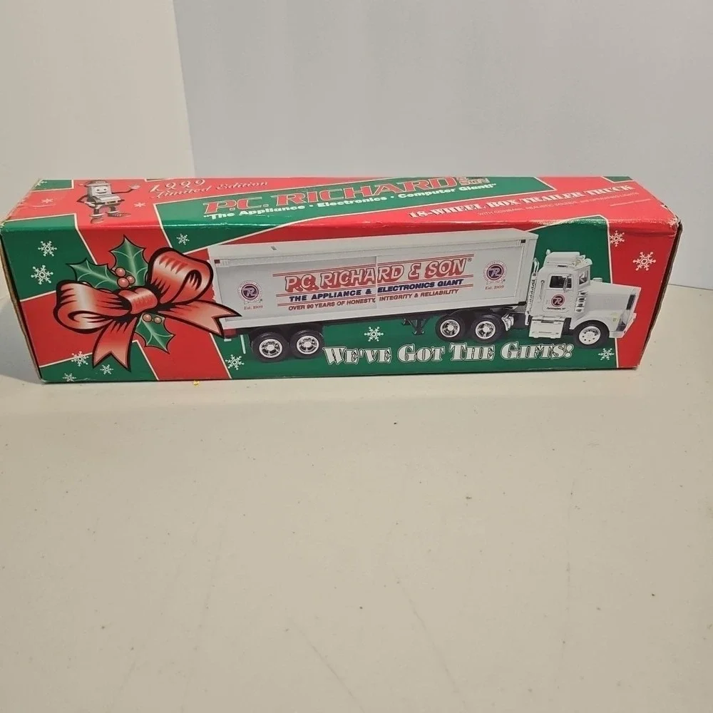P.C. RICHARD & SON 1999 18-WHEELER FREIGHT TAYLOR MADE TRUCK 1:32 COIN BANK